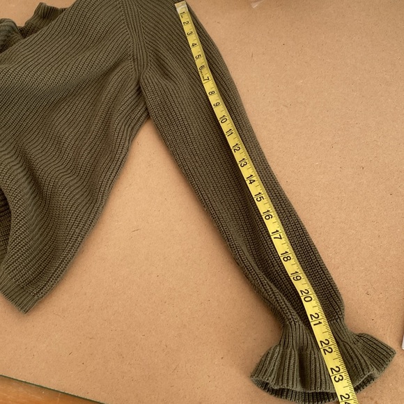 Hayden Olive Green Sweater. Medium - Picture 8 of 9